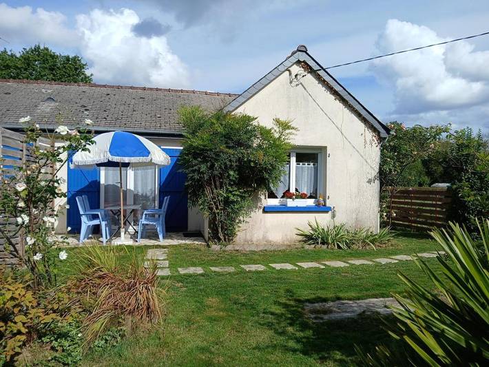 Gîte pour 3 personnes, avec Terrasse ainsi que Jardin et Vue à Saint-Thual