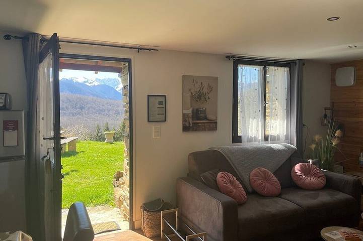 Gîte pour 3 personnes, avec Jardin et Piscine à Aleu