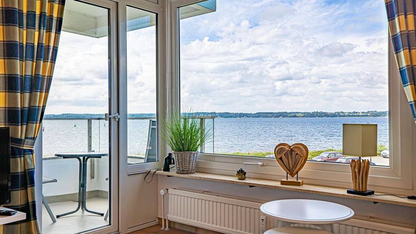 Ferienwohnung für 2 Personen, mit Ausblick und Balkon in Schausende