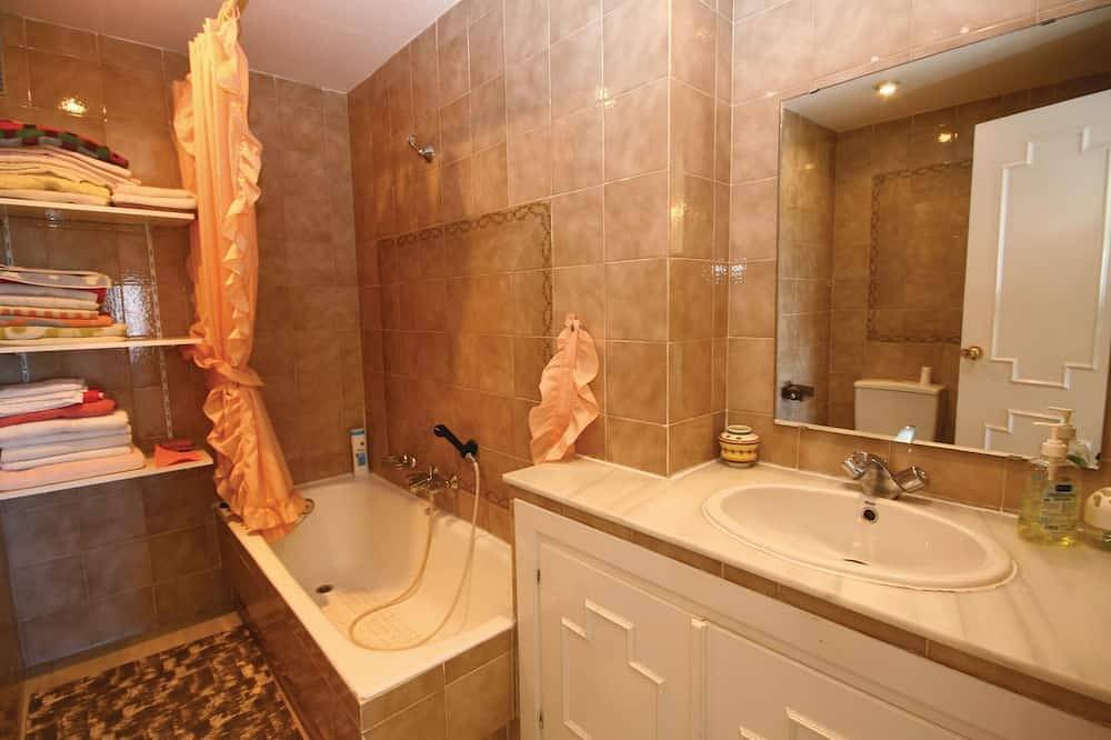 Entire apartment, Beautiful apartment in Calahonda in Sitio de Calahonda, Mijas