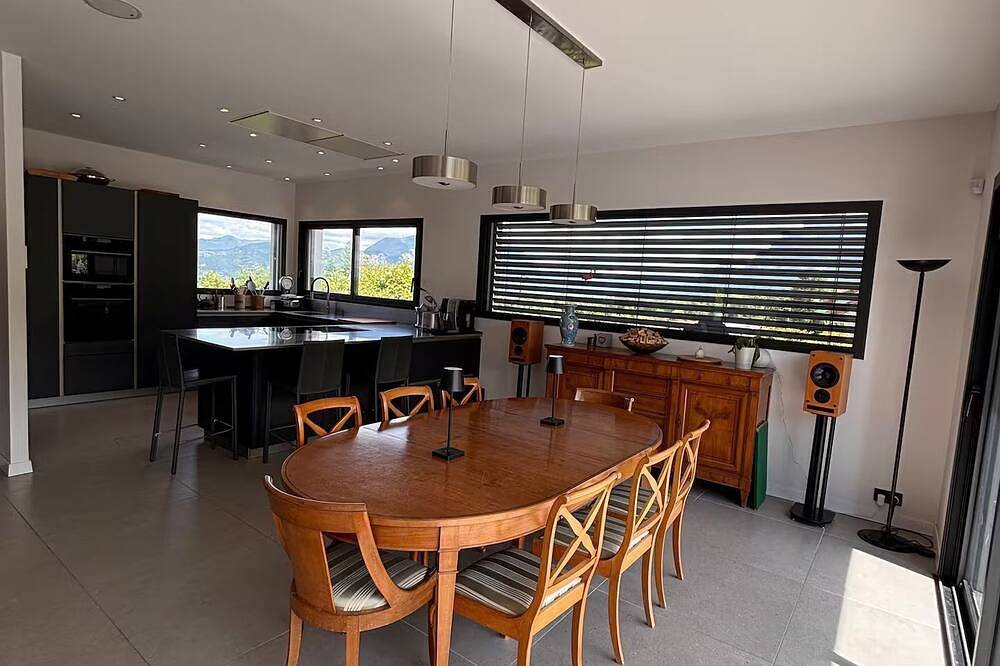 Villa \"Panorama\" with pool and indoor spa in La Roche-sur-Foron, Region Bonneville