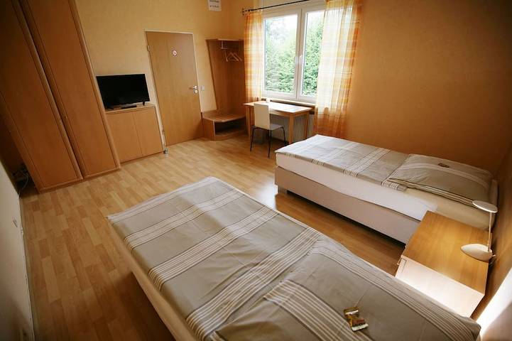 Ferienwohnung für 6 Personen, mit Garten und Sauna sowie Balkon in Göppingen - 4
