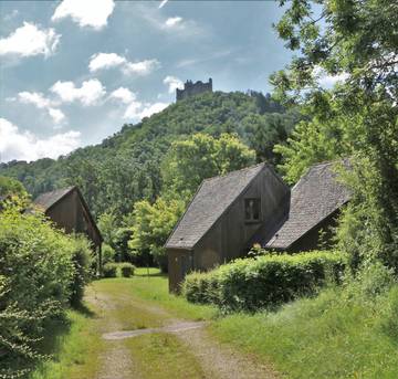 Gîte pour 4 personnes, avec piscine ainsi que balcon et bassin pour enfant à Najac