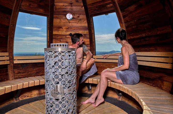 Hotel für 2 Personen, mit Balkon und Balkon/Terrasse sowie Whirlpool und Terrasse in Deggendorfer Land