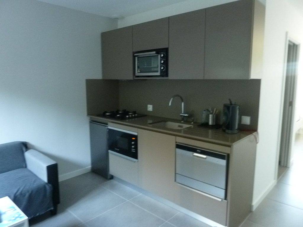 Appartement entier, Appartement confortable avec entrée privée, parking, à 2 km de la plage in Blyes, Belley