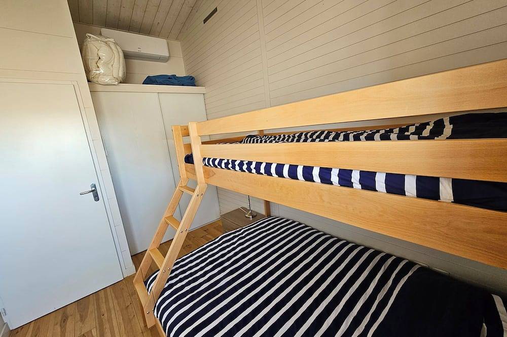 Chalet Front De Mer Entierement Climatise in Gruissan (Ville), Gruissan