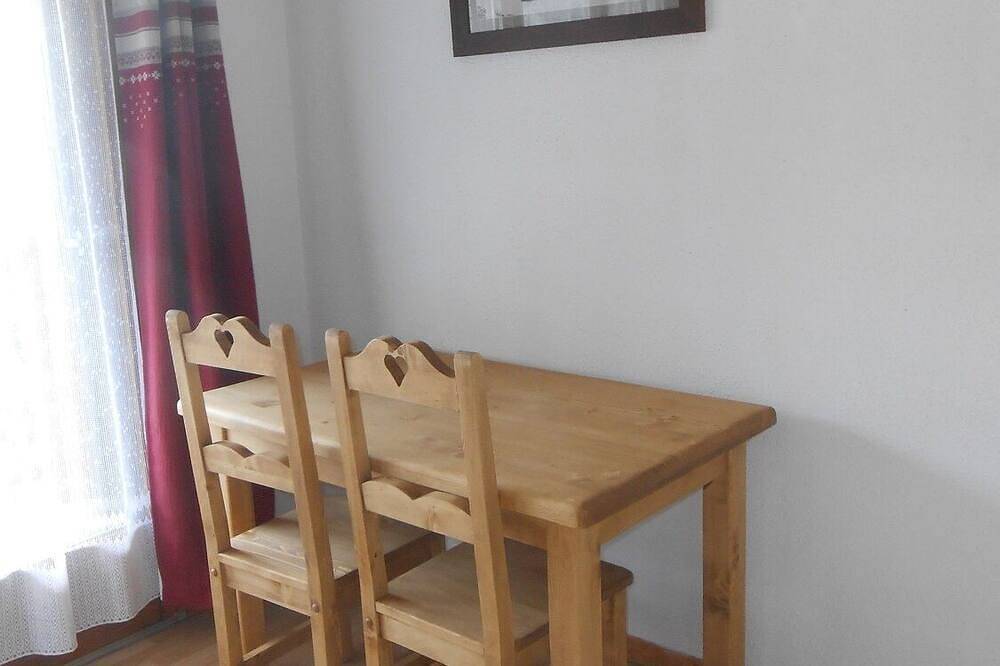 Entire apartment, Mountain, T2 close to beach and shops. in Savines-le-Lac, Écrins National Park