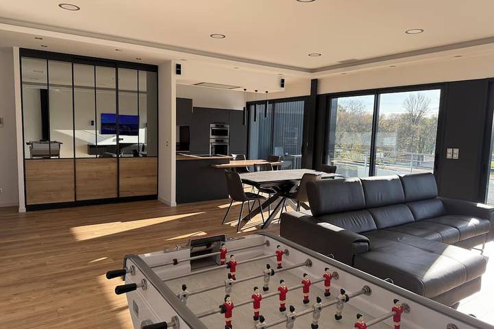 Entire apartment, Magnificent luxury loft with top-of-the-range amenities. in Montussan, Bordeaux region