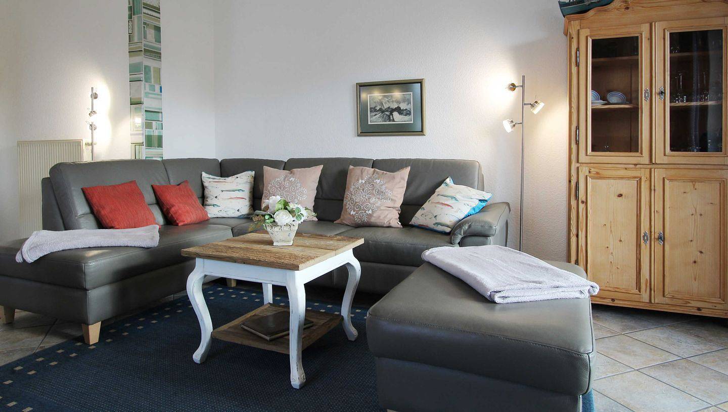 Ganze Wohnung, Helle Ferienwohnung in Kühlungsborn mit Balkon, Strandkorb und Fahrrädern in Ostseebad Kühlungsborn, Kühlungsborn