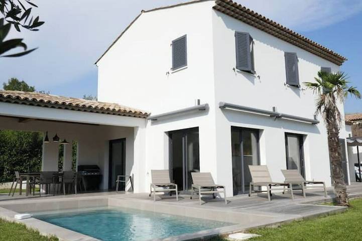 Villa for 6 people, with garden in Valbonne