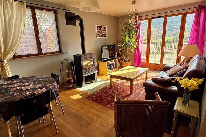 Gîte pour 5 personnes, avec terrasse à Escandolières