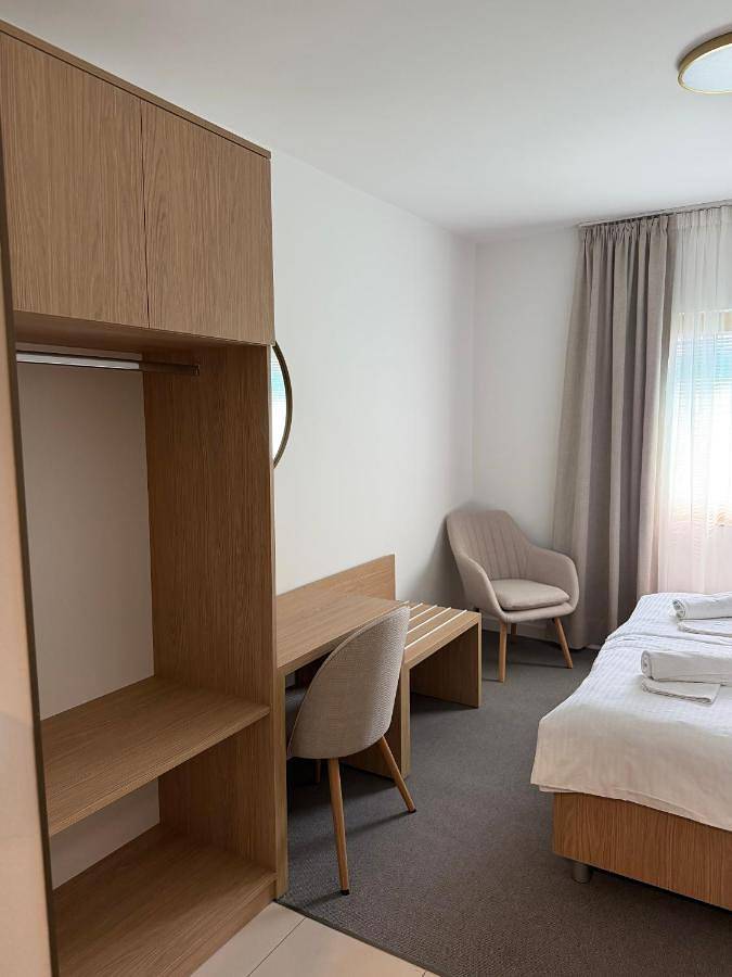 Chambre d’hôte pour 2 personnes, avec balcon ainsi que vue et jardin dans Međugorje - 4