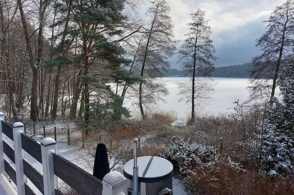 Ganze Wohnung, Ruhiges Ferienhaus am See und Wirlpool in Chossewitz, Friedland