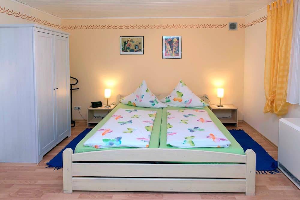 Geheel appartement, Kamer met meerdere bedden 2-4 personen met kitchenette - pension Hauser in Europa-Park, Rust