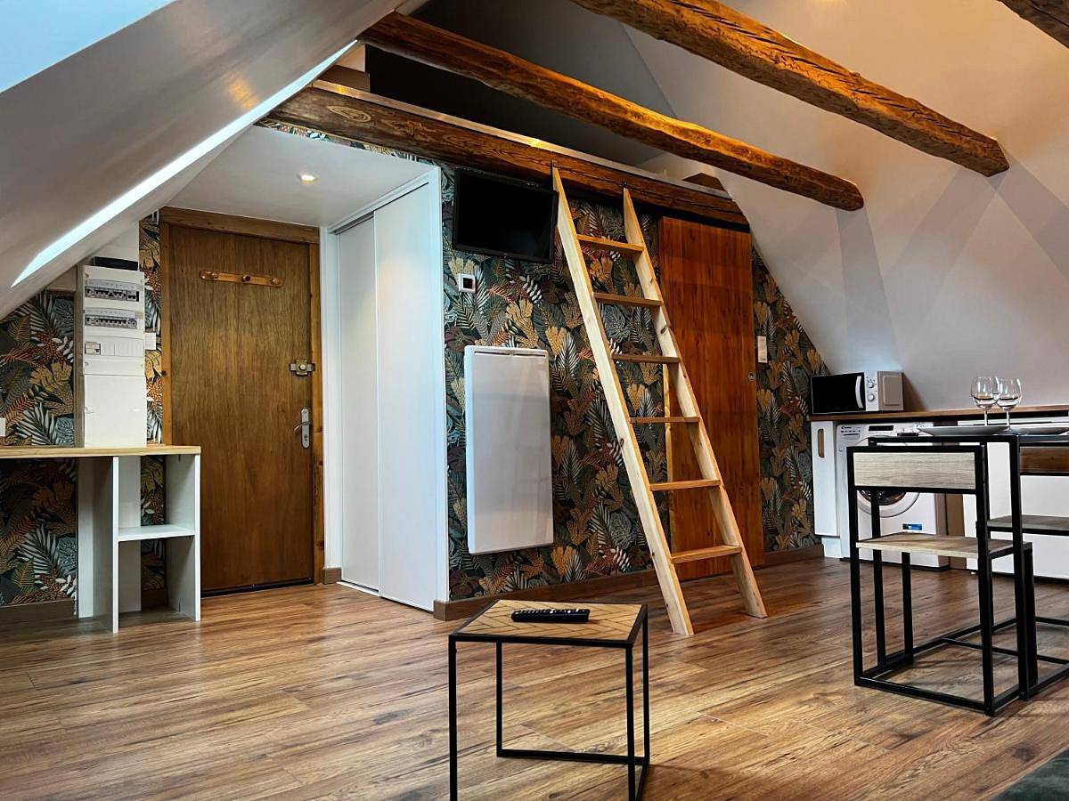 Appartement entier, One-Bedroom Apartment in Marvejols, Région de Mende