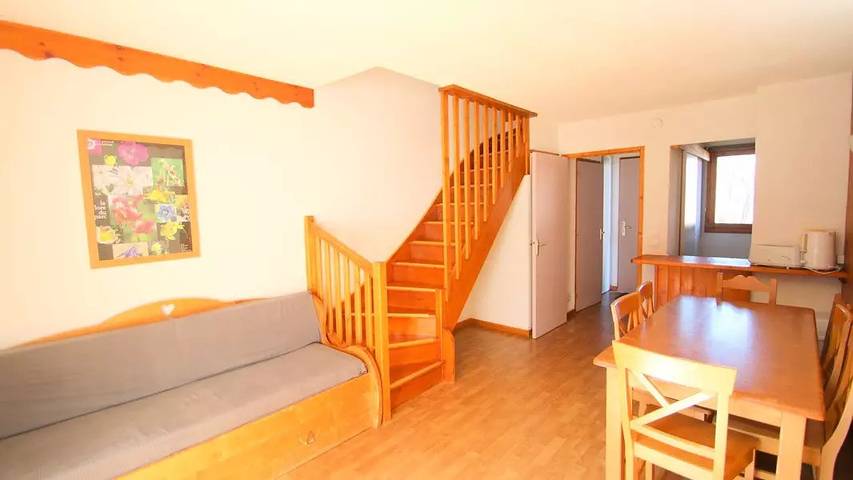 Gîte pour 7 personnes, avec terrasse ainsi que piscine et vue à Puy-Saint-Vincent - 4