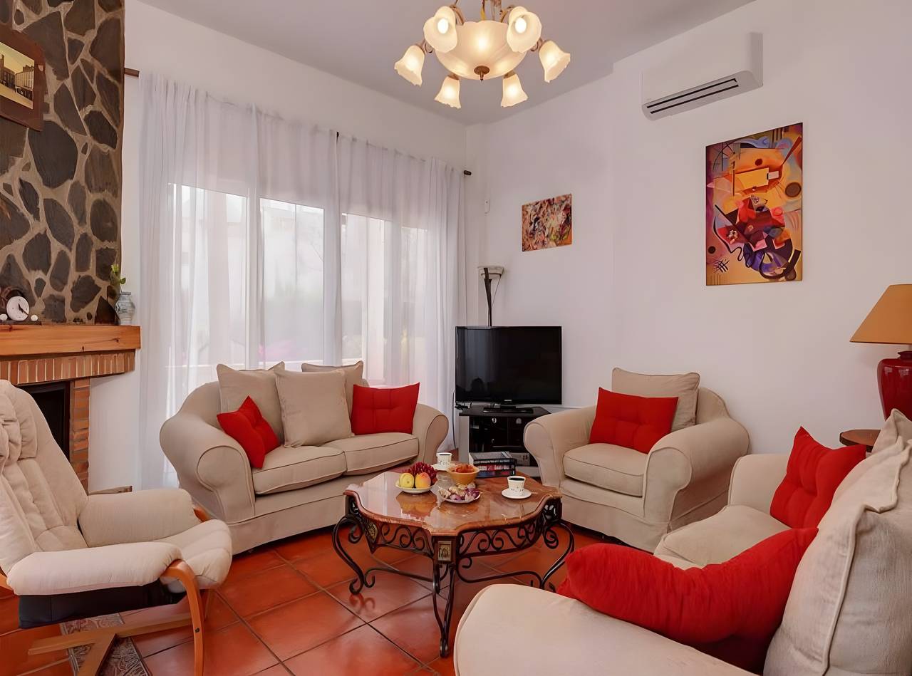 Villa 'Vanessa Las Chapas' with Private Pool, Wi-Fi and Air Conditioning in Hacienda Las Chapas, Marbella