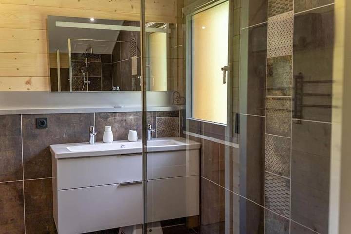 Gîte pour 12 personnes, avec terrasse ainsi que vue et jardin à Saint-Maurice-Crillat - 3