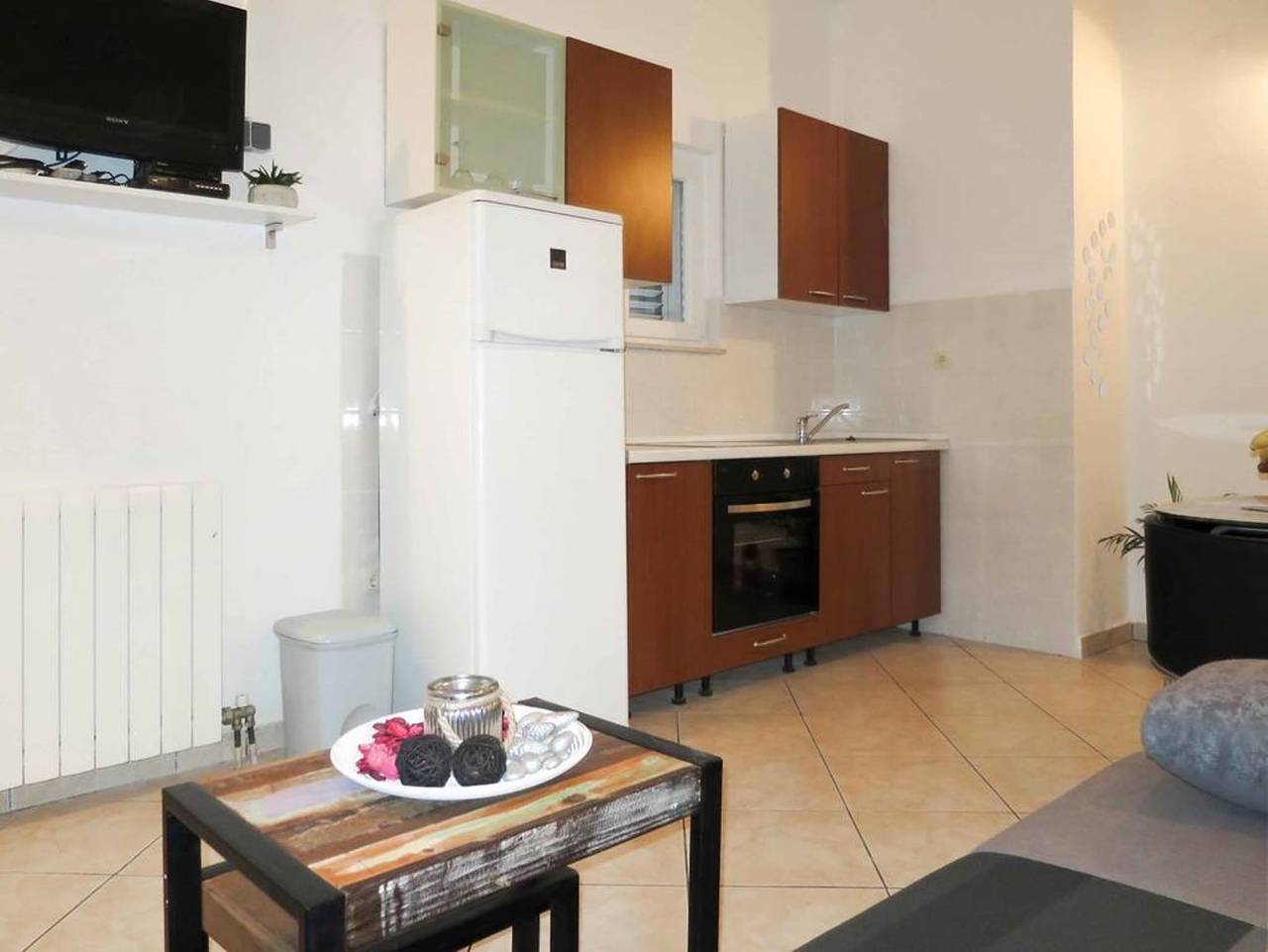 Ganze Wohnung, Einzimmer-Apartment mit Gemeinschaftspool in Arbanija, Ciovo