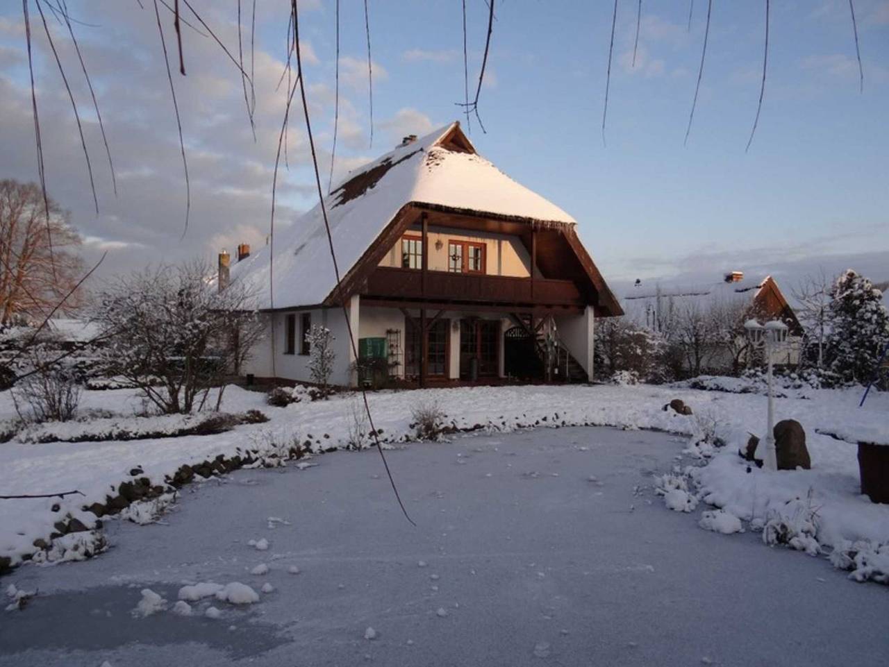 Ganze Ferienwohnung, Land Fewo am Teich- Reet gedeckt/Ostseenah /bei Binz - Ferienwohnung in Pantow, Zirkow