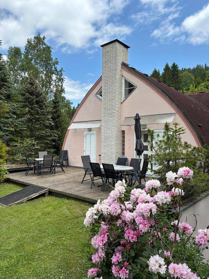 Ferienwohnung für 6 Personen, mit Terrasse und Garten sowie Ausblick