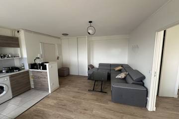 Location De Vacances pour 4 Personnes dans Courbevoie, Hauts-de-Seine, Photo 1
