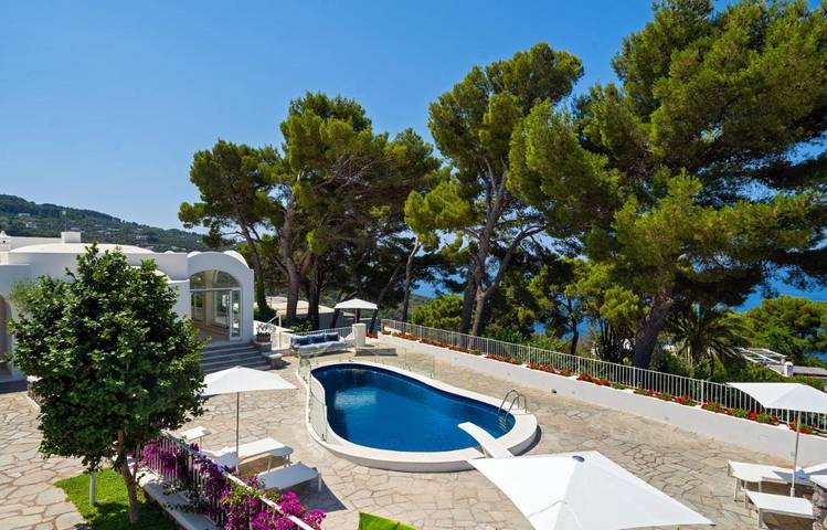 Villa per 8 persone, con panorama e terrazza nonché piscina, con animali domestici in Anacapri