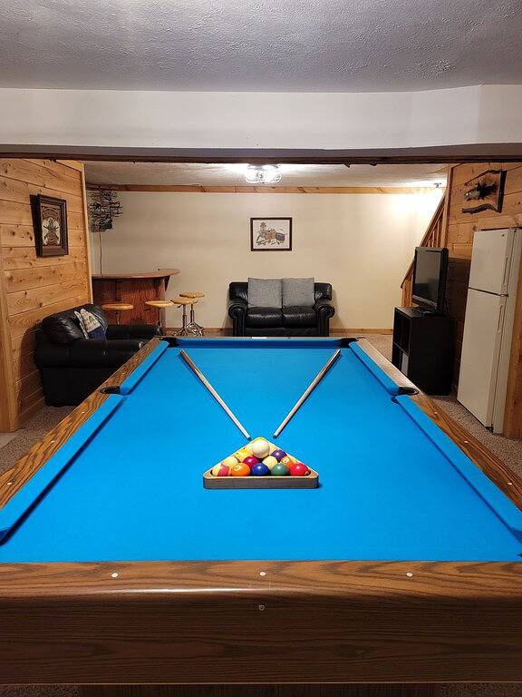 Log Cabin for 18 Guests in Lake Cumberland, Russell County