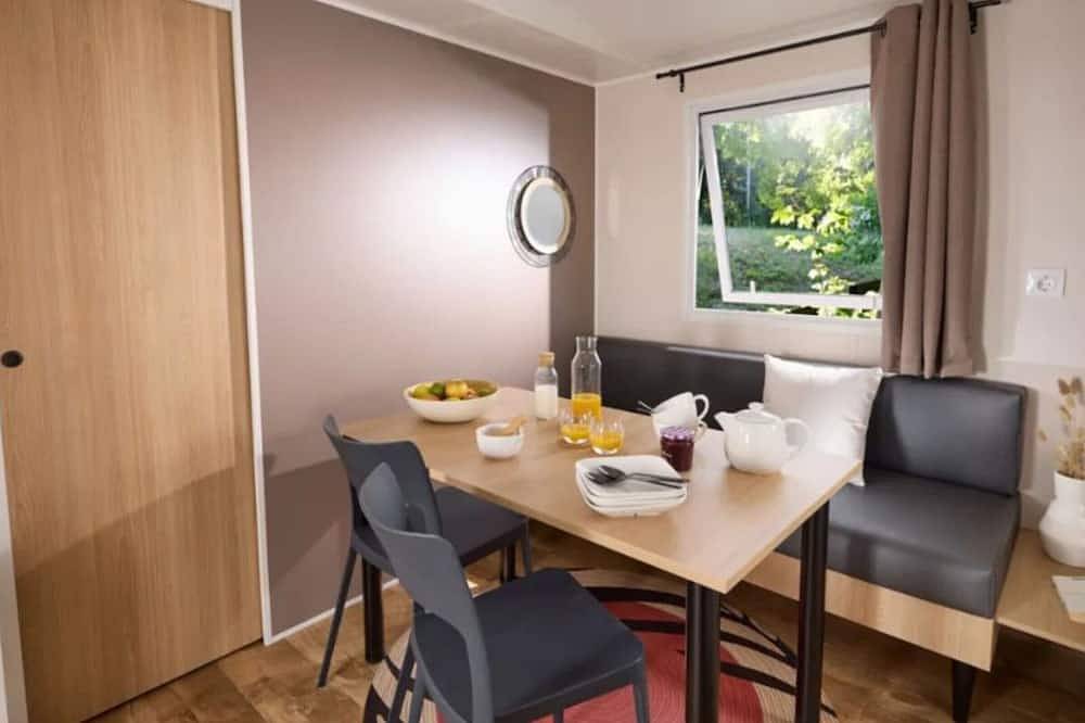 Mobil home avec terrasse pour 4 personnes, 2 chambres in Le Pradet, Côte méditerranéenne (France)