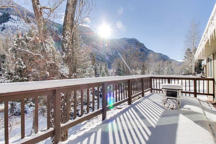 Blockhütte für 4 Personen, mit Garten und Balkon sowie Whirlpool - 1