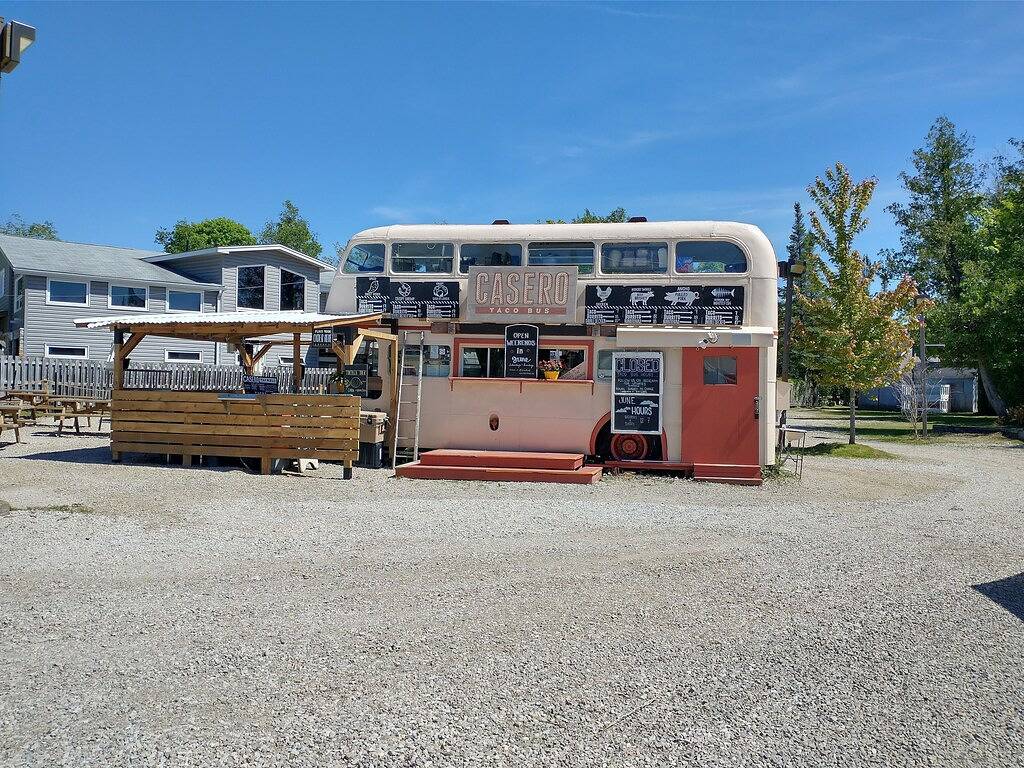Bruce Pines Cottage at Sauble Beach, Tranquility in Sauble Beach, Tobermory (Ontario)