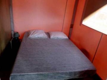 Tente pour 4 personnes, avec terrasse en Dordogne