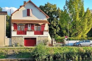 Gîte pour 5 personnes, avec jardin et balcon à Magné