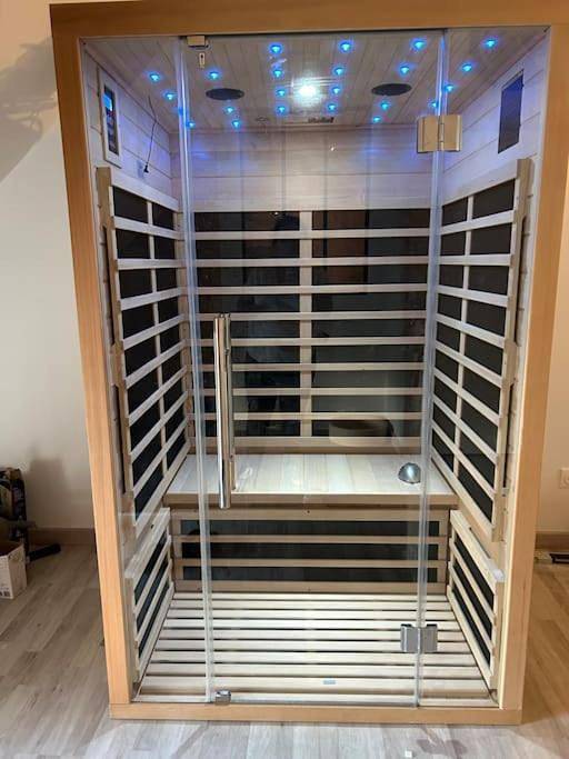 Gîte pour 2 personnes, avec sauna ainsi que terrasse et jardin à Saint-Christophe-en-Brionnais - 2