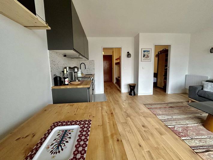 Apartamento entero, Estudio cabina para 4 con balcón, cerca de comercios y transporte gratuito in Le Monêtier-les-Bains, Serre Chevalier