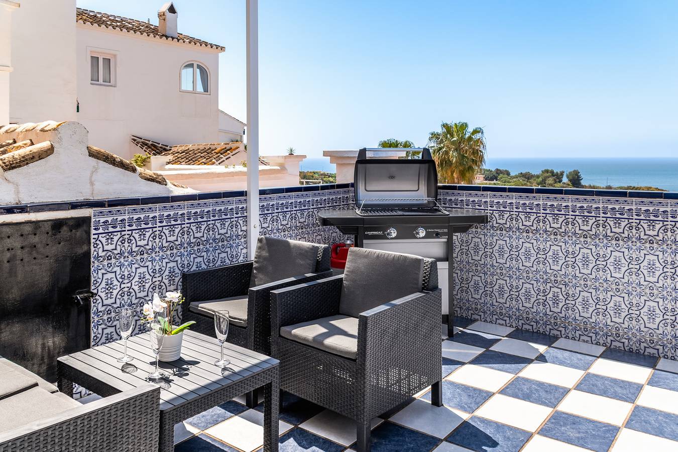 Ganze Wohnung, Ferienwohnung für 6 Personen mit Garten in El Capistrano, Costa del Sol