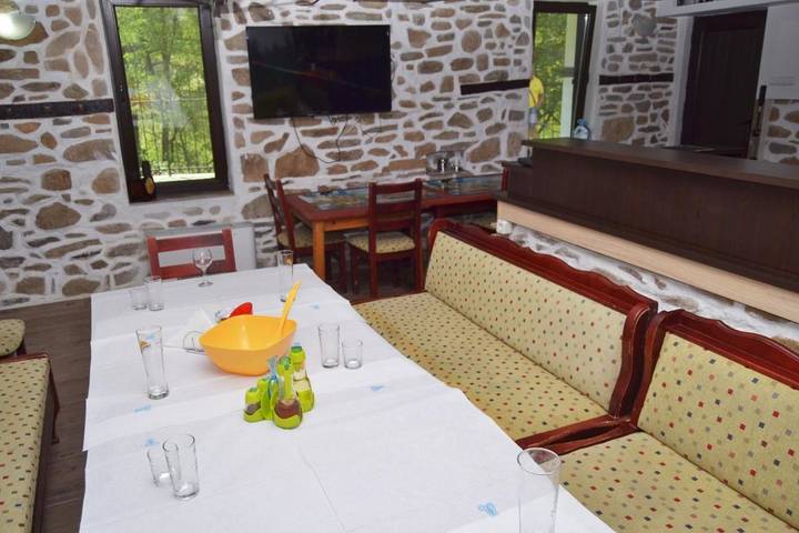 Villa für 16 Personen, mit Balkon und Whirlpool sowie Terrasse und Garten in Bulgarien - 2