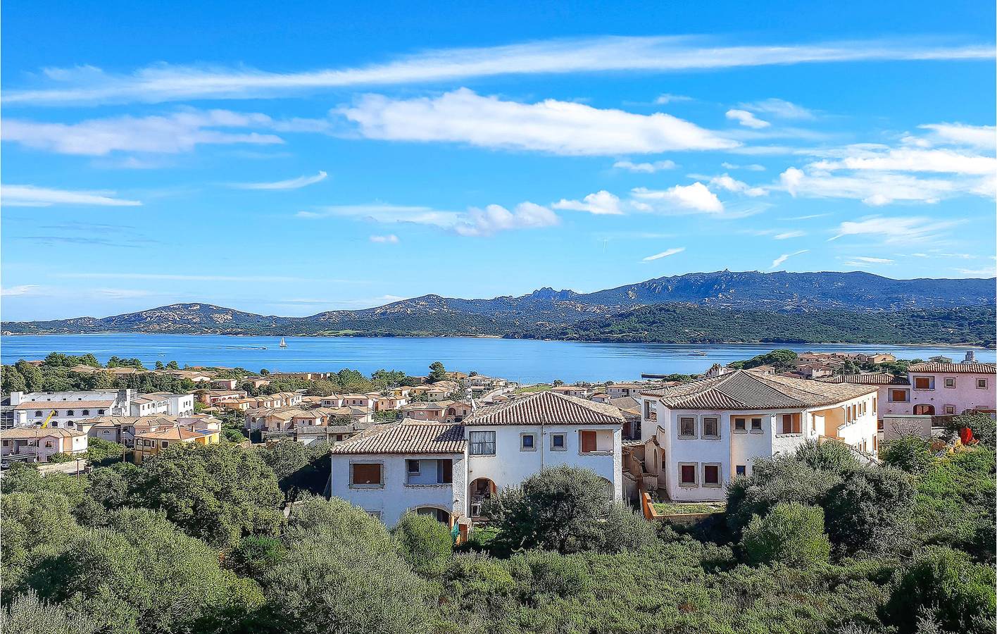Ganze Ferienwohnung, Apartment mit Meerblick, Parkplatz, AC, Pool und WiFi in Cannigione, Arzachena