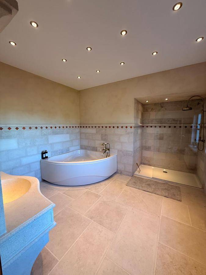 Hôtel pour 2 personnes, avec Jacuzzi et Terrasse ainsi que Jardin et Sauna à Mouscron