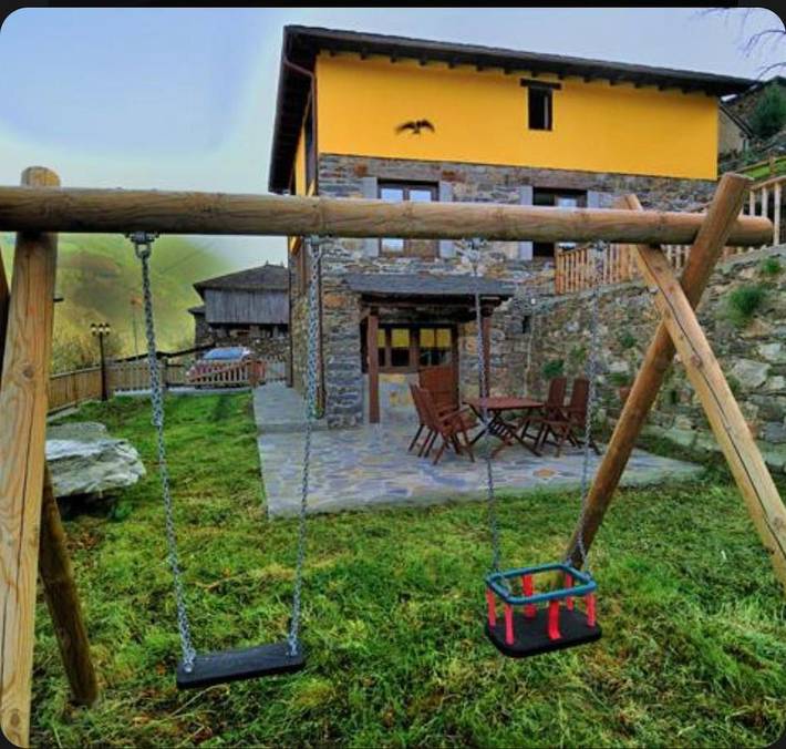 Casa rural para 4 personas, con Balcón y Terraza además de Jardín y Vistas en Pesoz