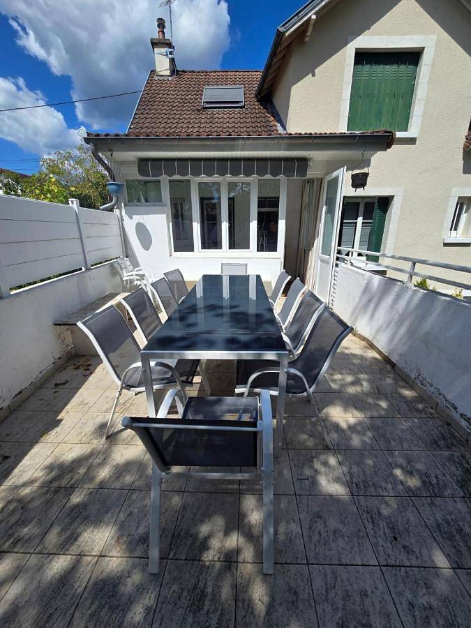 Location de vacances pour 13 personnes, avec vue et jardin, animaux acceptés à Vierzon - 2