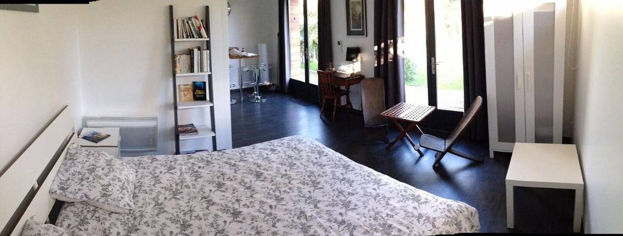 Location de vacances pour 3 personnes, avec vue et jardin à Mérignac - 4