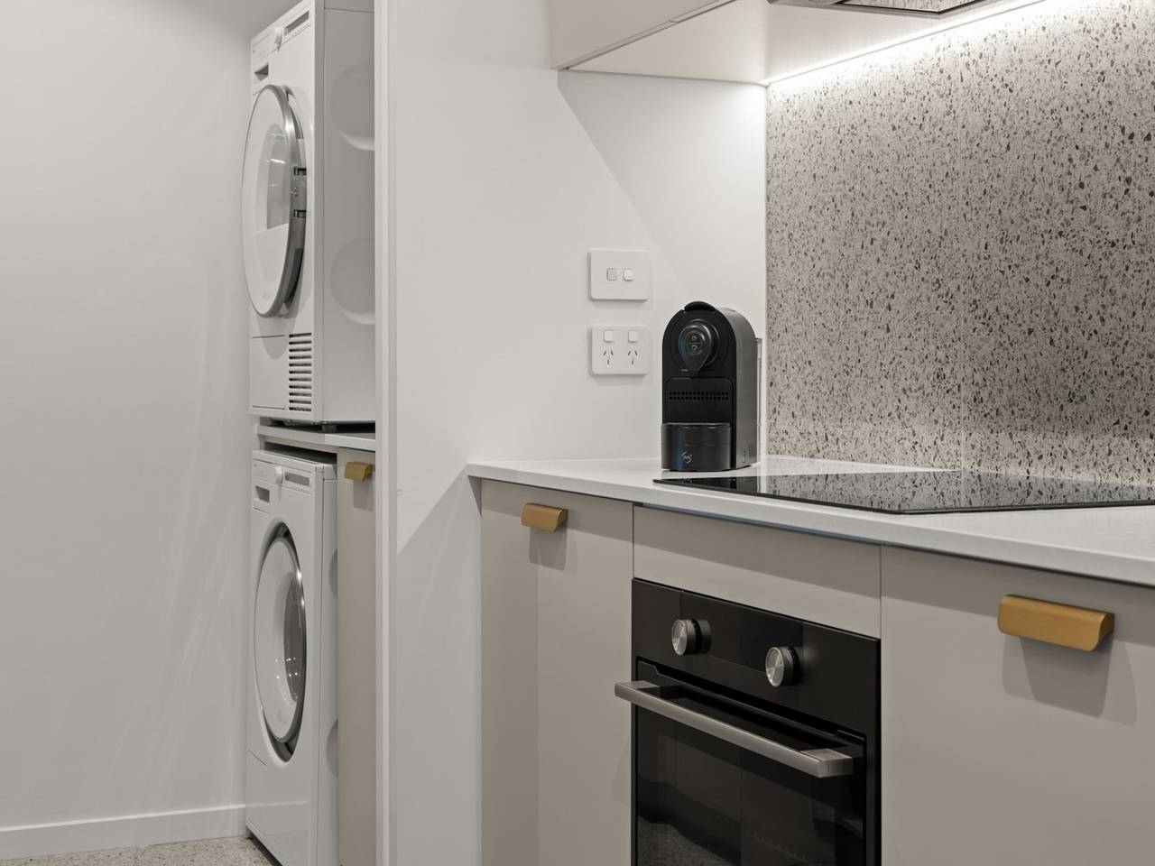 Ganze Wohnung, Luxe 2-Bed Inner-City Abode with Alfresco Dining in North Canberra, Canberra