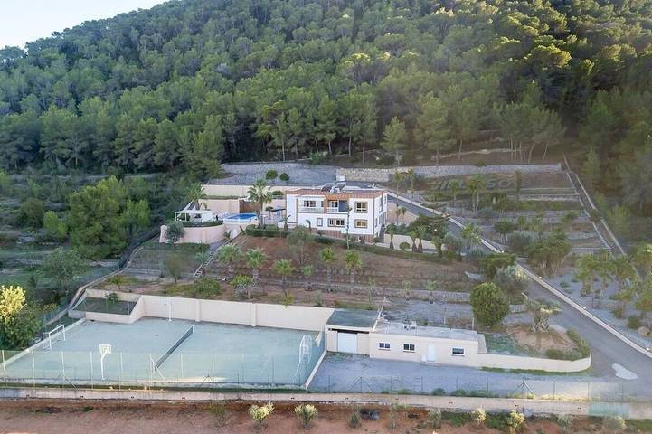Large Villa near Ibiza Town Sleeps in Es Codolar, Sant Josep de sa Talaia