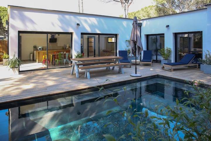 Villa pour 11 personnes, avec Terrasse et Piscine à Aigues-Mortes
