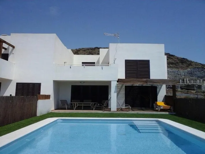 Casa de vacaciones para 8 personas, con piscina además de vistas y jardín - 1