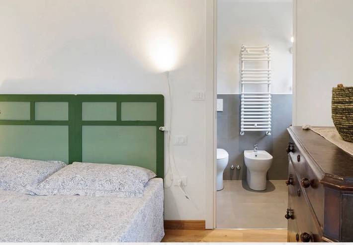 Doppel- und Zweibettzimmer 2 mit Seeblick, WLAN und Klimaanlage in Tarzo, Südliche Karnische Alpen