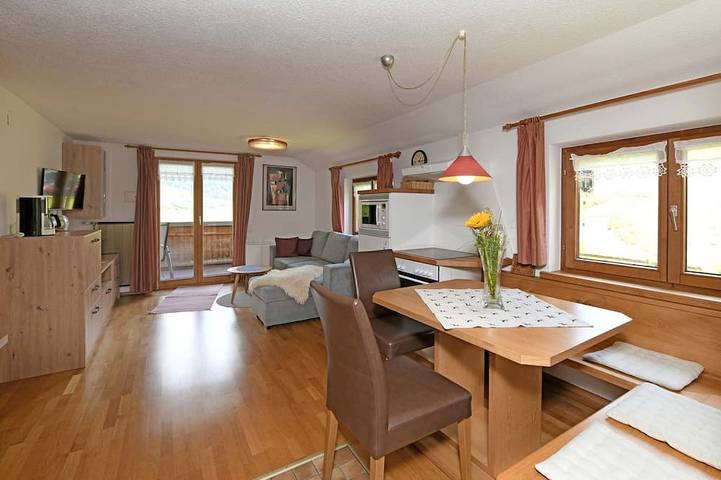 Vacation rental for 3 people, with yard and balcony, with pets in Au