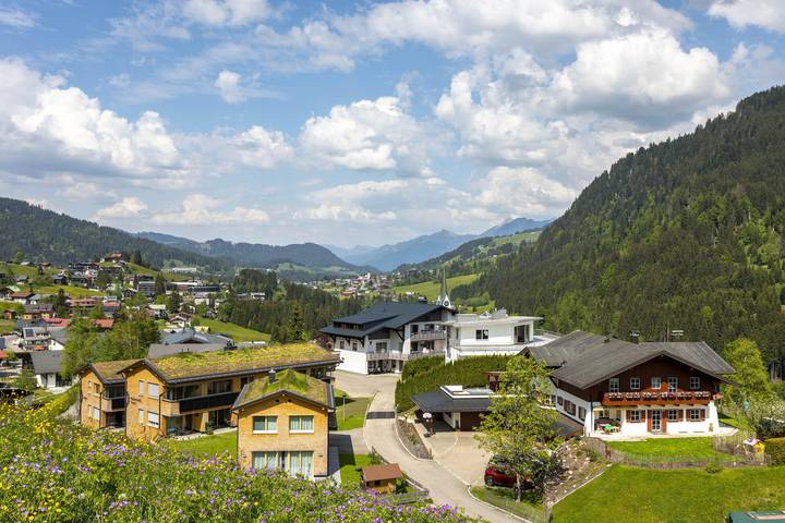 Ferienwohnung für 2 Personen, mit Balkon und Terrasse sowie Garten im Kleinwalsertal