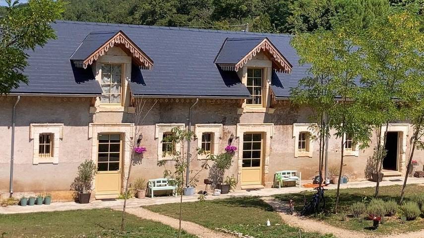 Location de vacances pour 6 personnes, avec jardin ainsi que vue et piscine à Condat-sur-Vézère